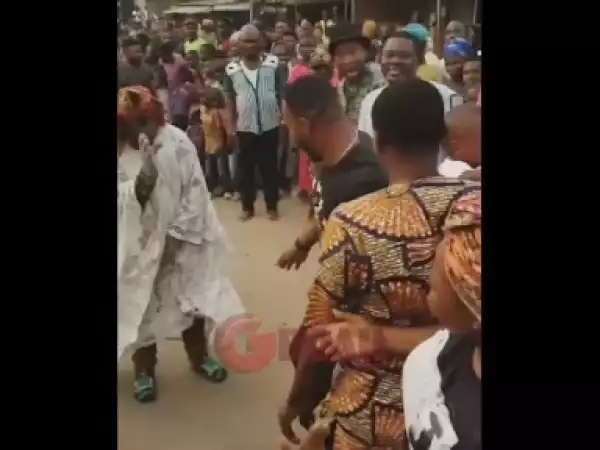 Video: Muyiwa Ademola, Okunnu & Eniola Afeez Dancing With Masquerade On The Street Of Lagos